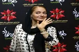 تصویری از تیپ جدید مهناز افشار در پردیس باغ کتاب