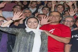 تصویر رامبد جوان و نگار جواهریان در میان مردم