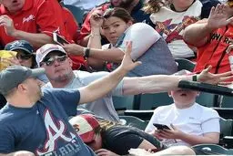 سرعت عمل پدرانه برای نجات فرزند/عکس