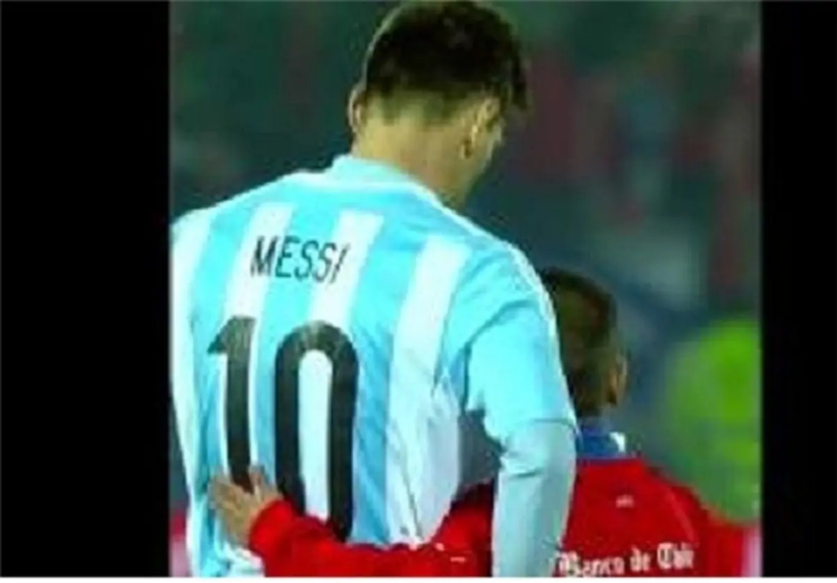 سلفی کودک شیلیایی با مسی مغموم+عکس‌