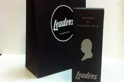 عطر ولادیمیر پوتین در فروشگاه‌های مسکو +تصاویر