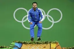 پرش كيانوش رستمي روي سكوي قهرماني/ عکس