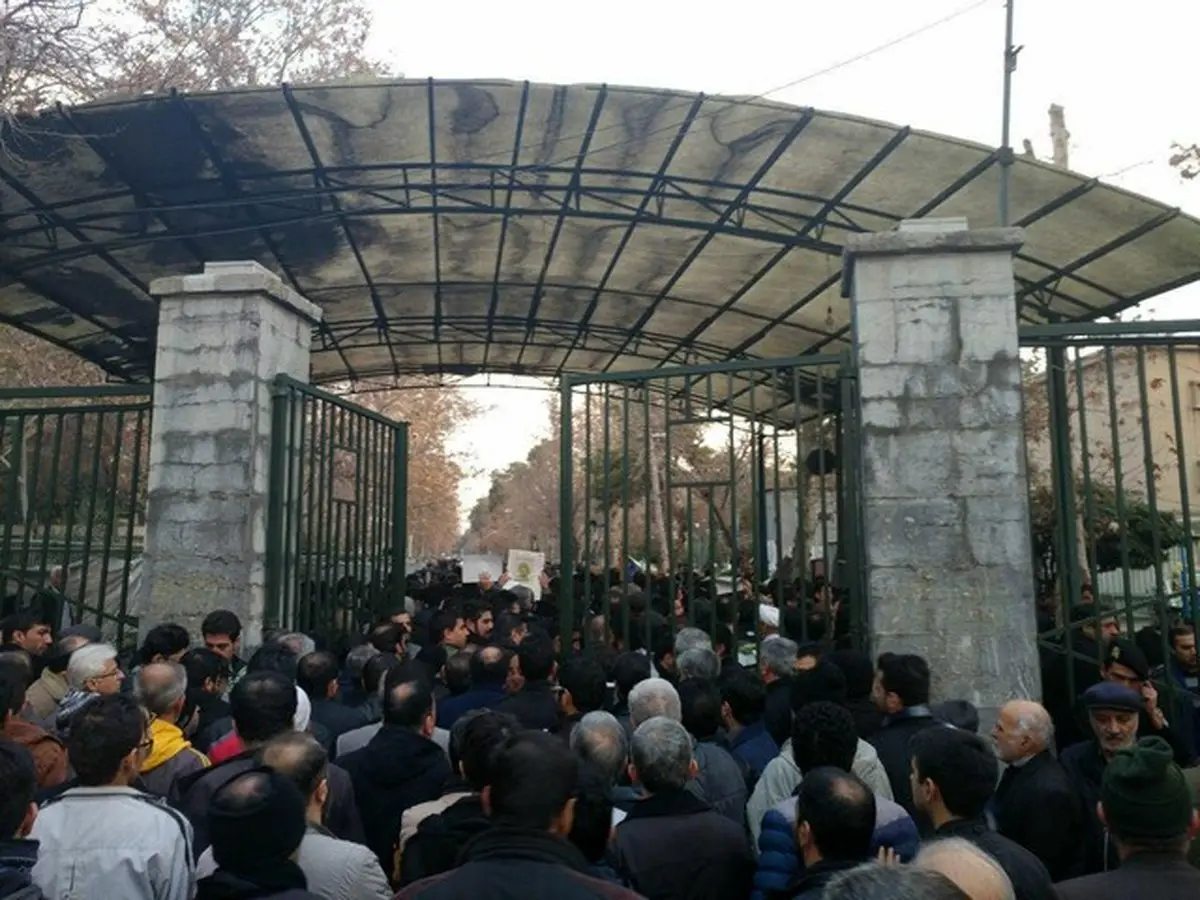 بازگشایی درب های مصلای دانشگاه تهران/عکس