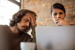 بعد از دعوا با همسرتان هرگز این کار‌ها را نکنید + 12 راهکار طلایی