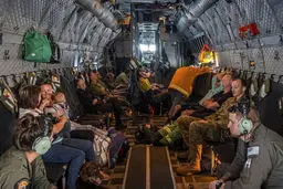 عکس / پرواز نیروی هوایی سلطنتی استرالیا برای بی خانمان ها