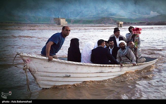 تصاویر: جشن عروسی در روستای سیل زده چم مهر پلدختر