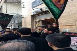 تصاویر حضور احمدی‌نژاد در منزل شهید مدافع حرم