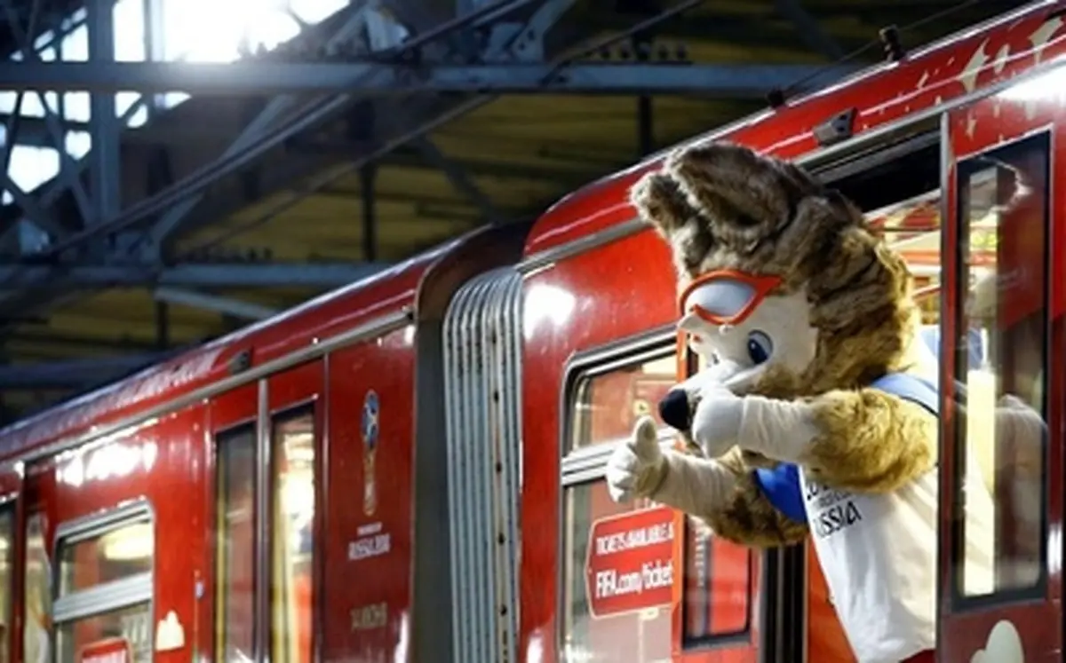 حال و هوای فوتبالی متروی مسکو در آستانه قرعه‌کشی جام جهانی ۲۰۱٨ /تصاویر