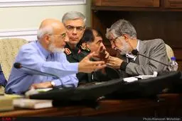 عکسی از صحبت‌های درگوشی حداد عادل و محمدرضا باهنر