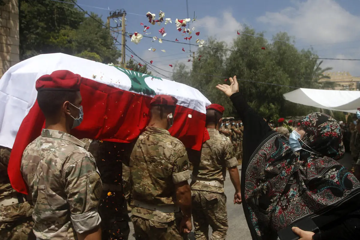 بدرقه قربانيان انفجار مهيب بيروت + عكس