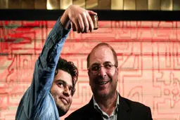 سلفی گرفتن با قالیباف/ عکس