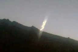 شی نورانی در آسمان دماوند و بومهن مشاهده شد+عکس