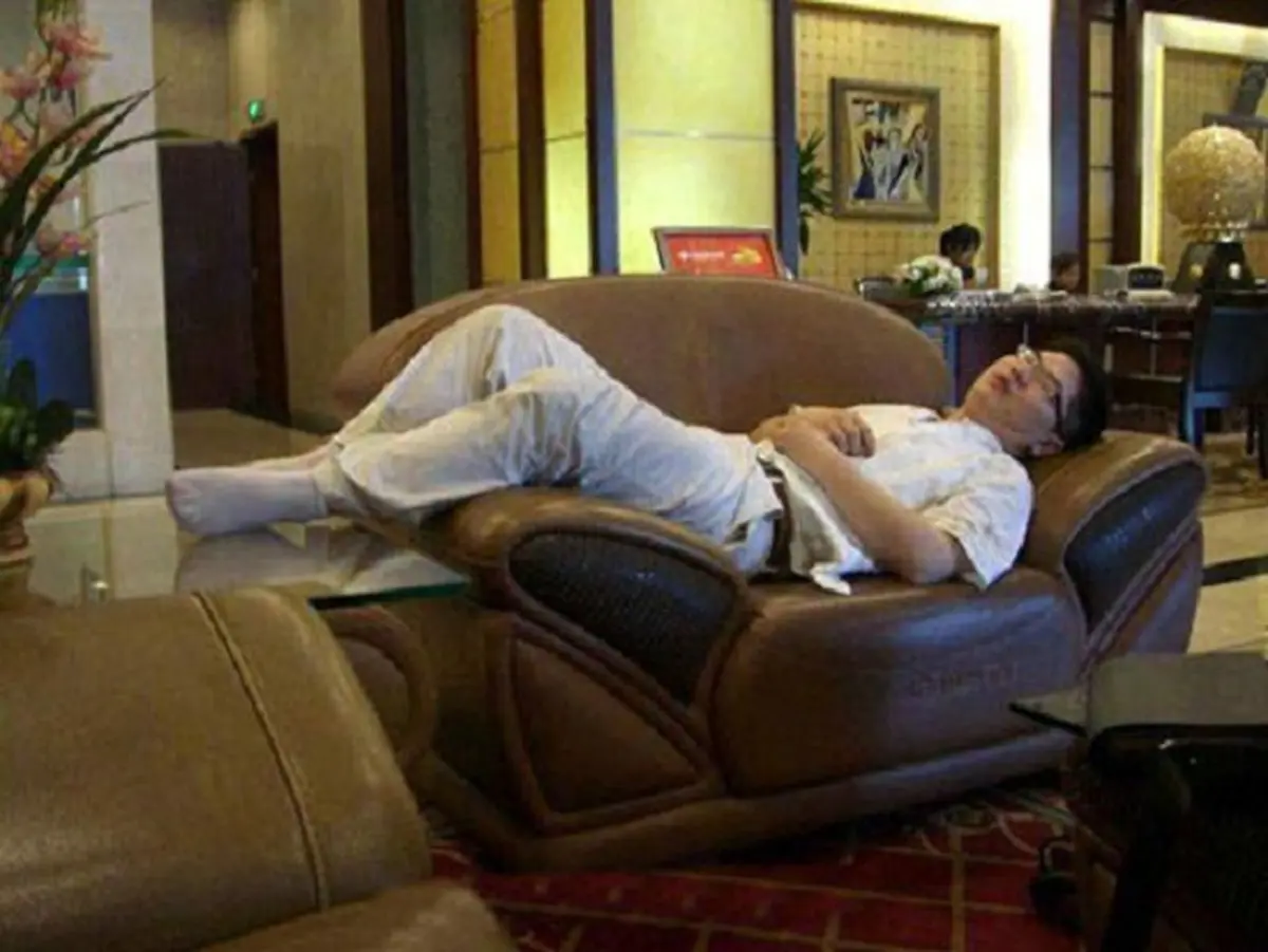 خوابیدن در شرایط سخت + تصاویر