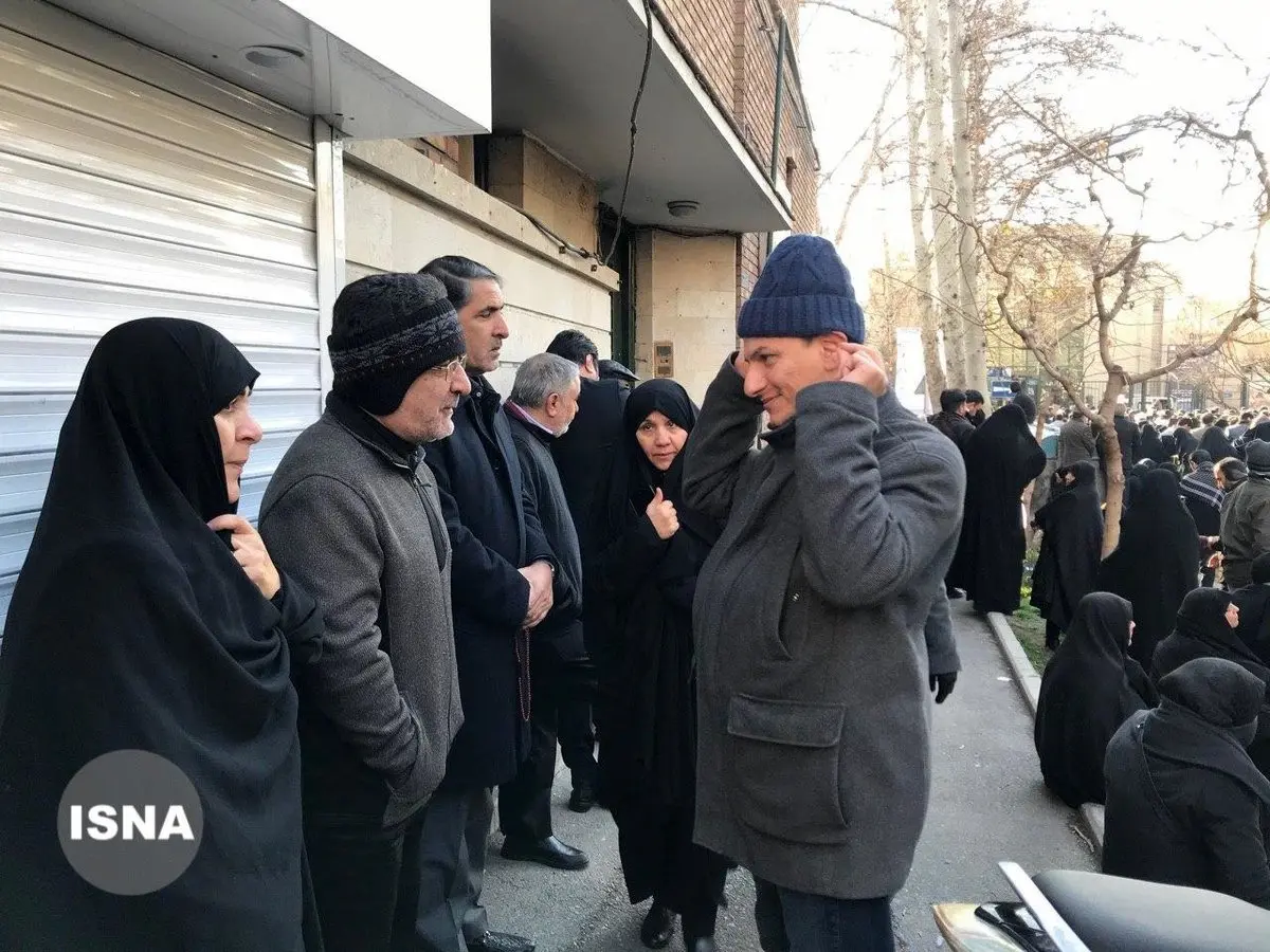 عکس / حضور مصطفی تاجزاده و فخرالسادات محتشمی‌پور در مراسم تشییع پیکر سپهبد سلیمانی