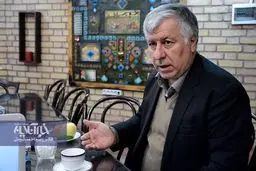 رفتارهای احمدی‎نژاد در مجمع تشخیص به روایت یک شاهد عینی /برخی اصولگرایی را مصادره کردند /در مجلس هشتم برخی گفتند احمدی نژاد با ولایت مشکل دارد  /ماجرای یک گلایه آیت الله هاشمی /احمدی نژاد می خواهد سطح تقابلات در نظام را بالاتر بکشاند /مسئولان درباره سیاست