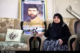 عیادت از مادر شهید صیاد شیرازی/تصاویر