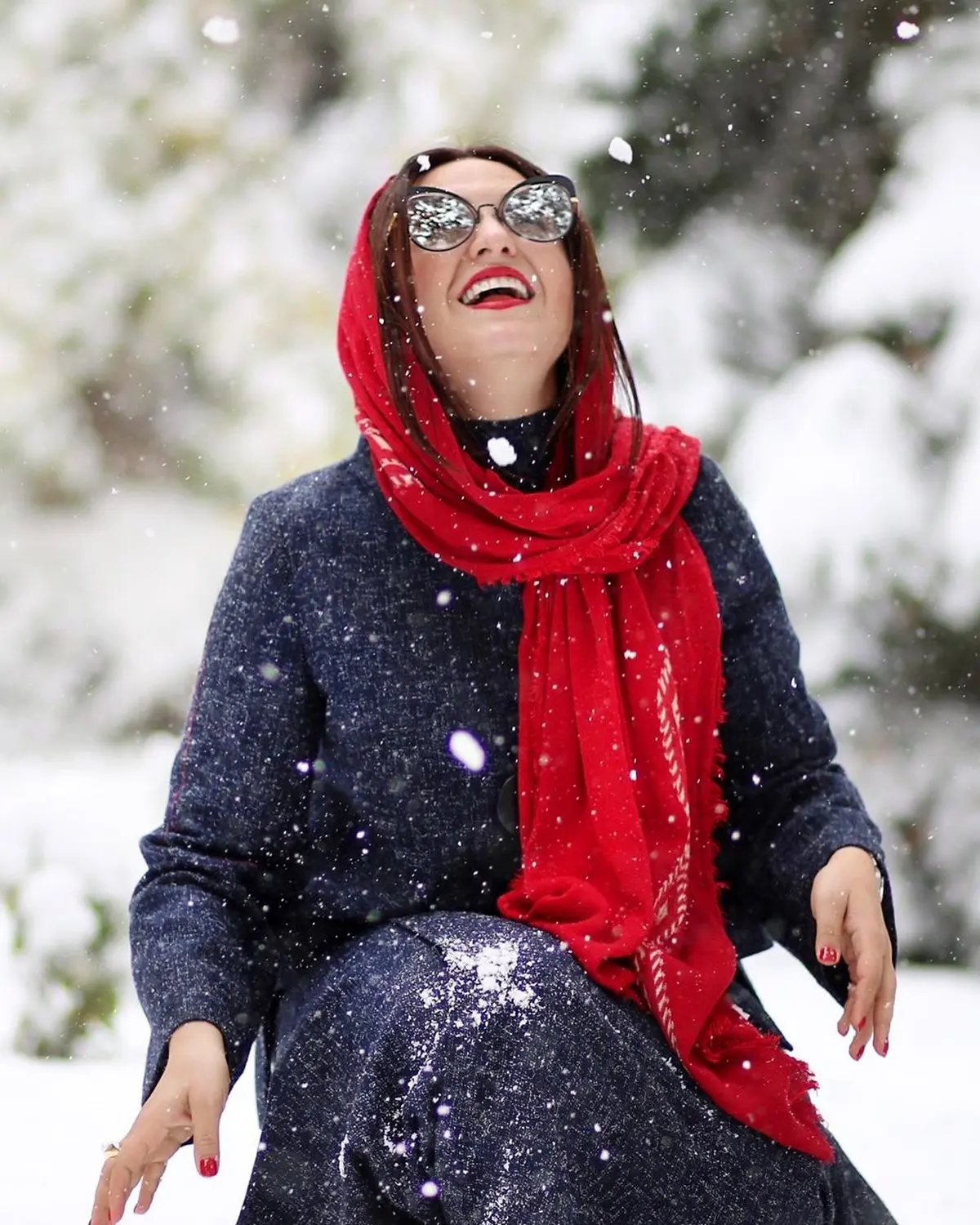 برف بازی گلاره عباسی با تیپ خاص! + عکس