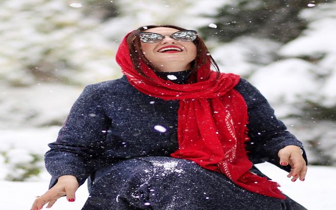 برف بازی گلاره عباسی با تیپ خاص! + عکس