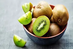 کیوی را به خاطر ۶ دلیل سالم، در فصل سرد مصرف کنید