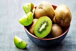 کیوی را به خاطر ۶ دلیل سالم، در فصل سرد مصرف کنید