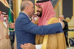 یک بغل گرم با طعم توطئه علیه ایران! |چرا بن سلمان و اردوغان یکدیگر را در آغوش گرفتند؟