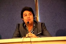 گفت‌و‌گو با نادر برهانی مرند کارگردان نمایش «پاییز» / تئاتری برآمده از دل جامعه