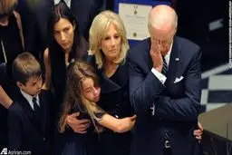جو بایدن در مراسم تشییع پسرش/ تصاویر