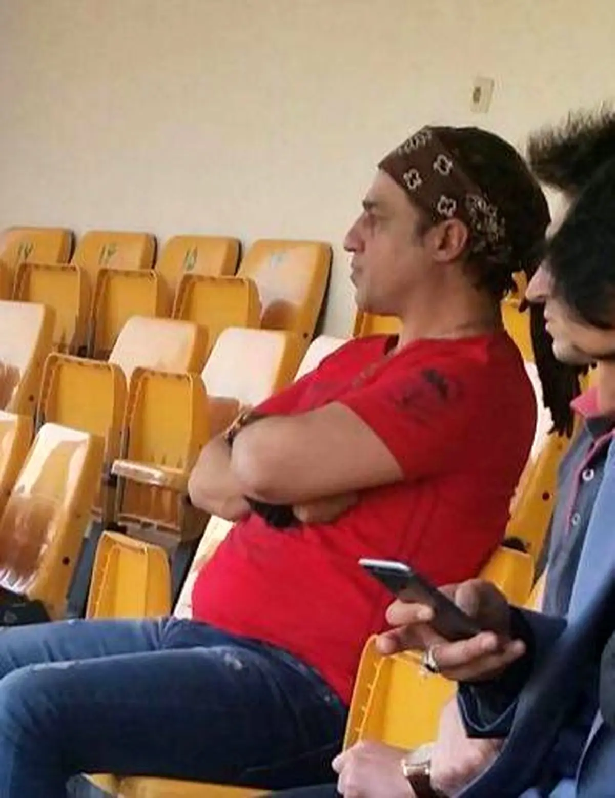 بازیگر سینما هم در اهواز کتک خورد/ عکس