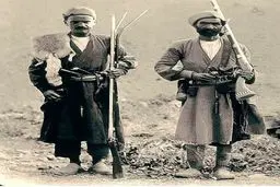 تصویری از دو شکارچی عصرقاجار