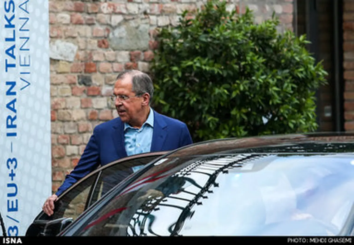 خروج لاورف وزیر امور خارجه روسیه از محل مذاکرات/تصاویر