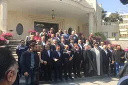 عكس يادگاری هیئت دولت در حاشیه آخرین  جلسه سال ۹۶