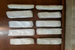 کشف ۱۰ بسته طلا از کمر یک مسافر/عکس