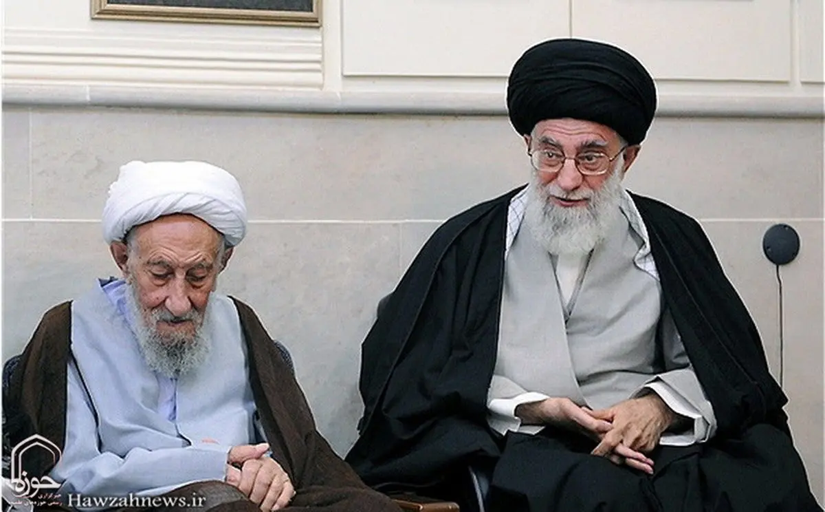 آیت‌الله انصاری در کنار مقام معظم رهبری/ عکس
