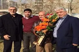 تصویری از وحید هاشمیان در مراسم تقدیر از کسی که او را کشف کرد