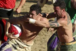 خشن‌ترین فوتبال جهان!/عکس