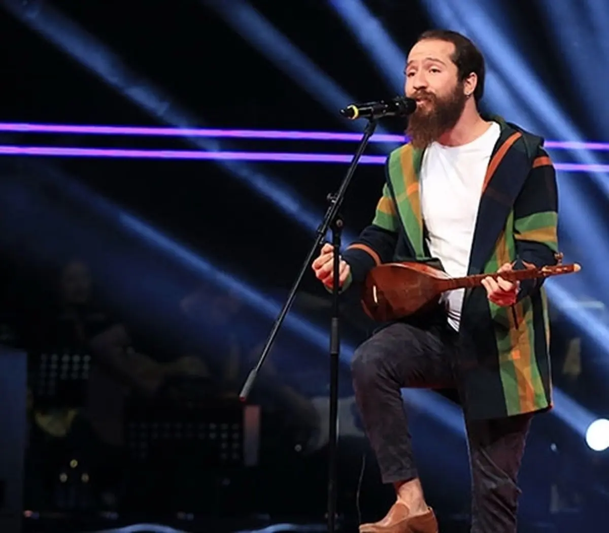 پسر ایرانی در مسابقه آواز خوانی در ترکیه شگفتی ساز شد! + عکس