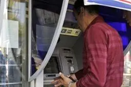 افزایش سقف برداشت پول از خودپرداز‌ها تا ۵۰۰ هزار تومان
