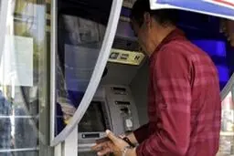 افزایش سقف برداشت پول از خودپرداز‌ها تا ۵۰۰ هزار تومان