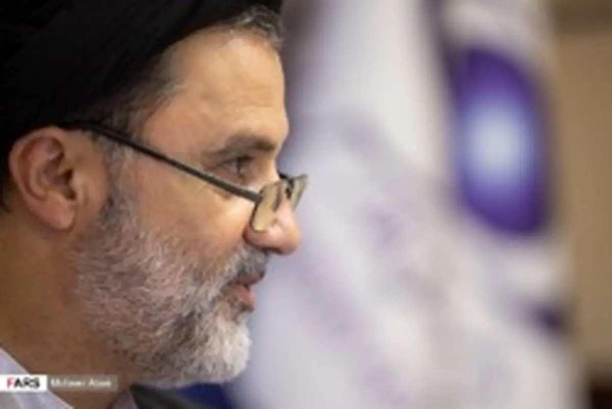 نبویان: ظریف خشن‌ترین و عصبی‌ترین عضو کابینه است