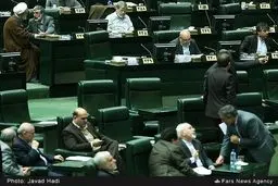 حرف زدن پشت ظریف/ عکس