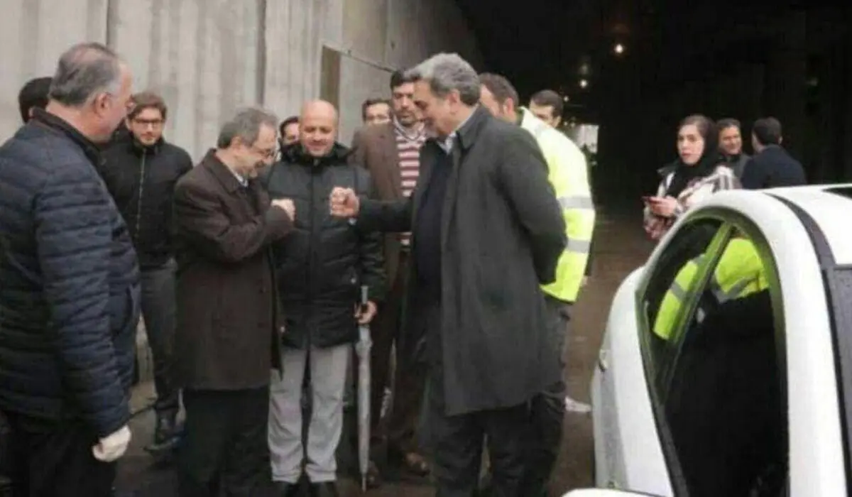 شهردار تهران مدل ضدکرونایی دست داد! + عکس