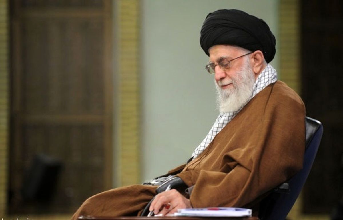 نظر آیت الله خامنه ای درباره عضویت در شبکه های اجتماعی خارجی