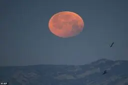 شی‌ء دیگری غیر از زمین باعث خسوف شد!