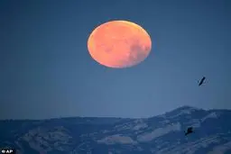 شی‌ء دیگری غیر از زمین باعث خسوف شد!