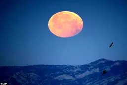 شی‌ء دیگری غیر از زمین باعث خسوف شد!