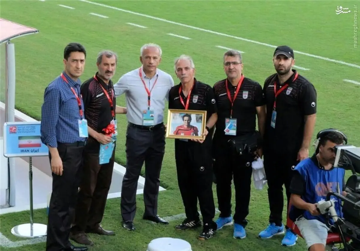 ادای احترام کادرفنی تیم امید به نوروزی/عکس