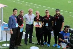 ادای احترام کادرفنی تیم امید به نوروزی/عکس