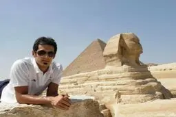 سعید معروف و اهرام ثلاثه مصر/ عکس