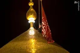 تعویض پرچم گنبد حرم حضرت ابوالفضل(ع)/تصاویر