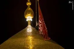 تعویض پرچم گنبد حرم حضرت ابوالفضل(ع)/تصاویر